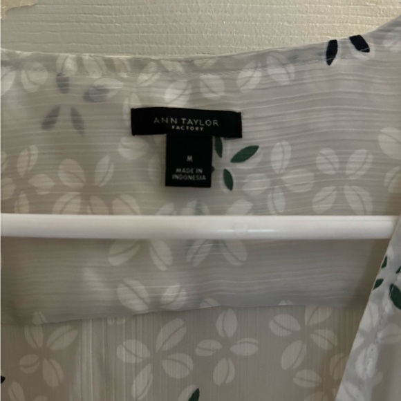 Ann Taylor Factory blouse - Picture 3 of 3